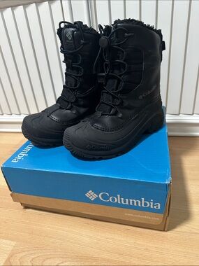 Columbia Black Insulated Snow Boots with Fleece Collar